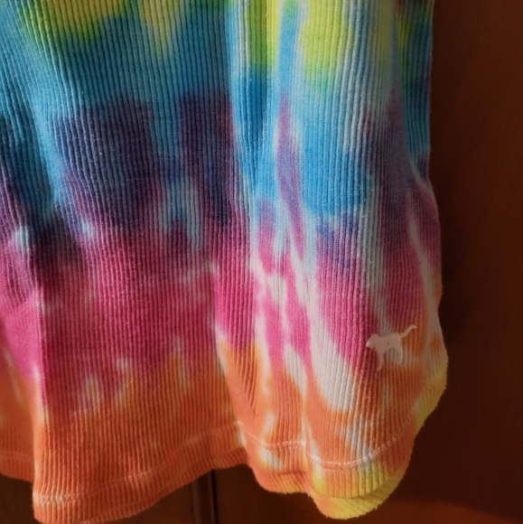 Vs pink tie dye tank top, size medium. - Picture 3 of 6